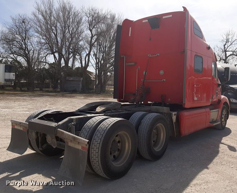 image for item DP2681 2013 Peterbilt 587 semi truck