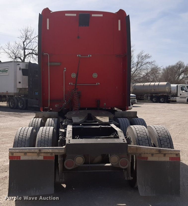 image for item DP2681 2013 Peterbilt 587 semi truck