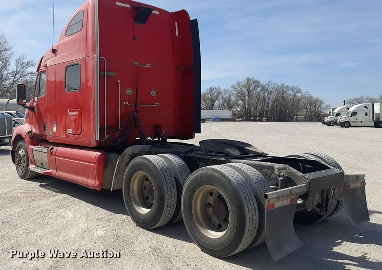image for item DP2681 2013 Peterbilt 587 semi truck