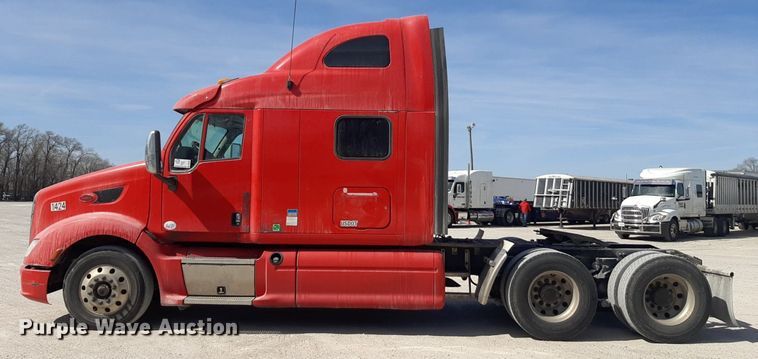 image for item DP2681 2013 Peterbilt 587 semi truck
