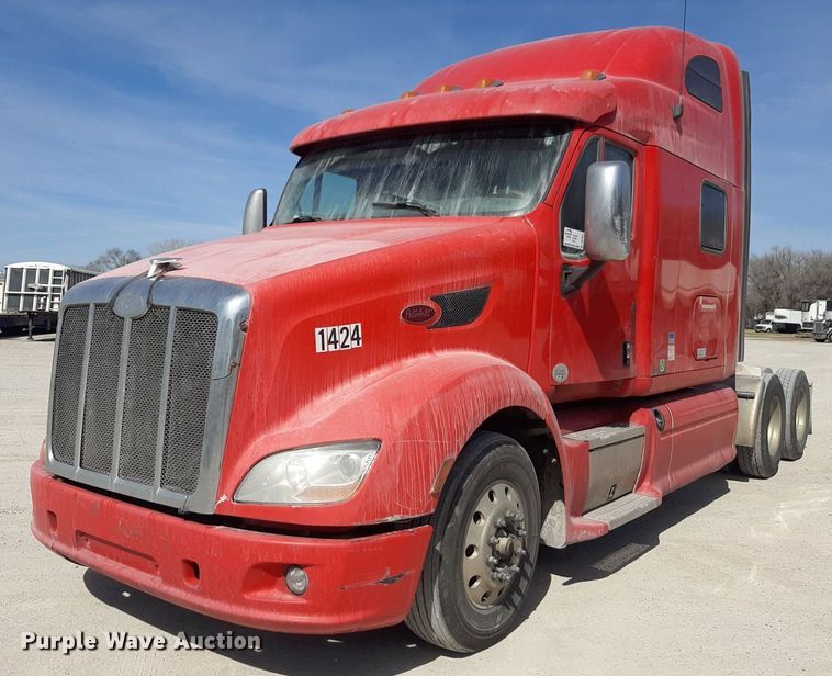 image for item DP2681 2013 Peterbilt 587 semi truck