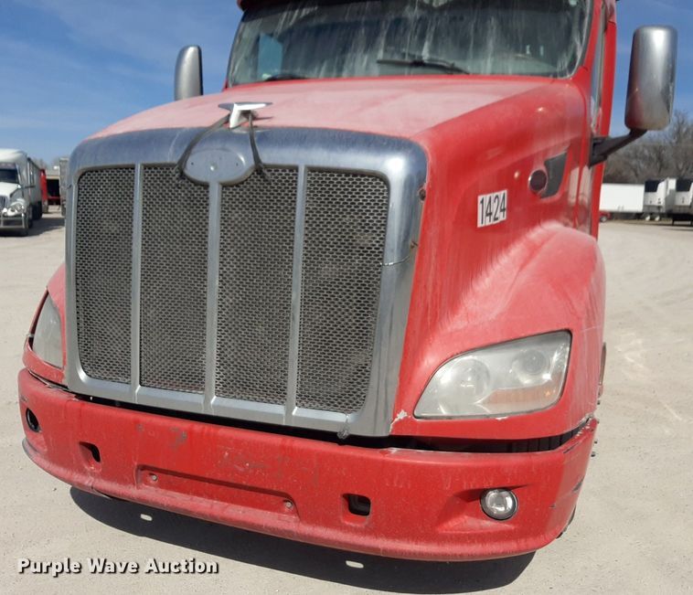 image for item DP2681 2013 Peterbilt 587 semi truck