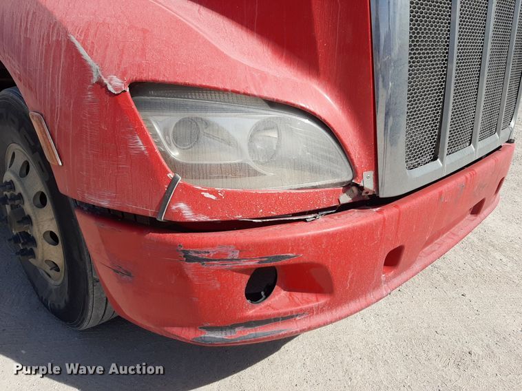 image for item DP2681 2013 Peterbilt 587 semi truck