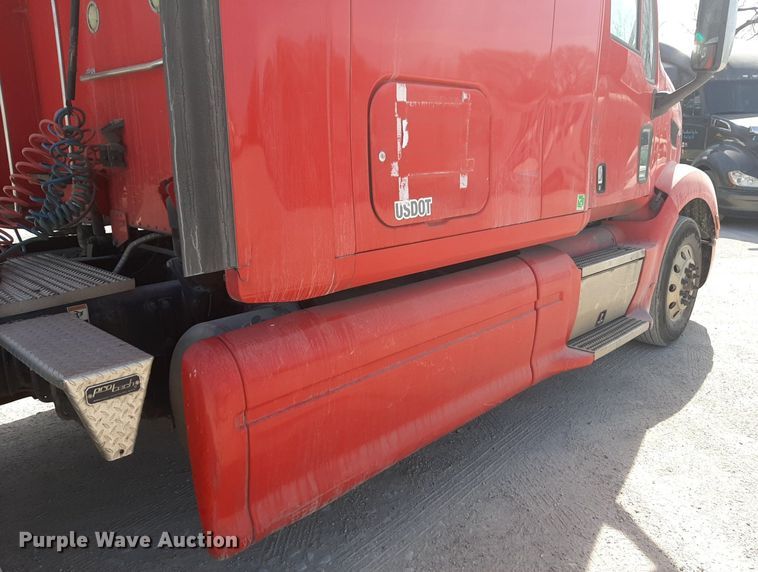 image for item DP2681 2013 Peterbilt 587 semi truck