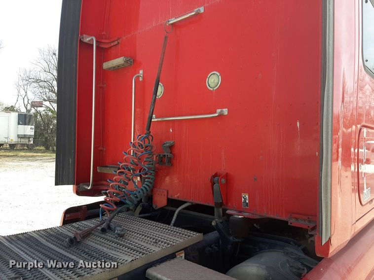 image for item DP2681 2013 Peterbilt 587 semi truck