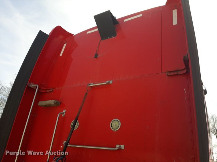 image for item DP2681 2013 Peterbilt 587 semi truck