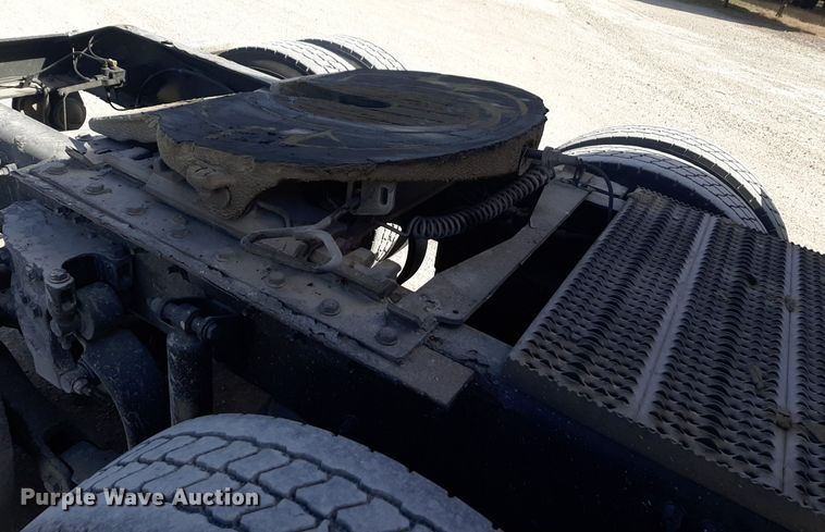 image for item DP2681 2013 Peterbilt 587 semi truck