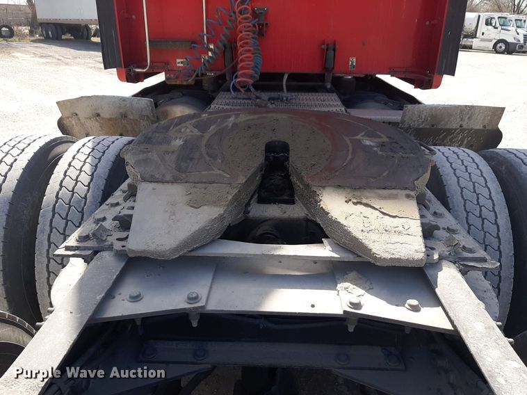 image for item DP2681 2013 Peterbilt 587 semi truck