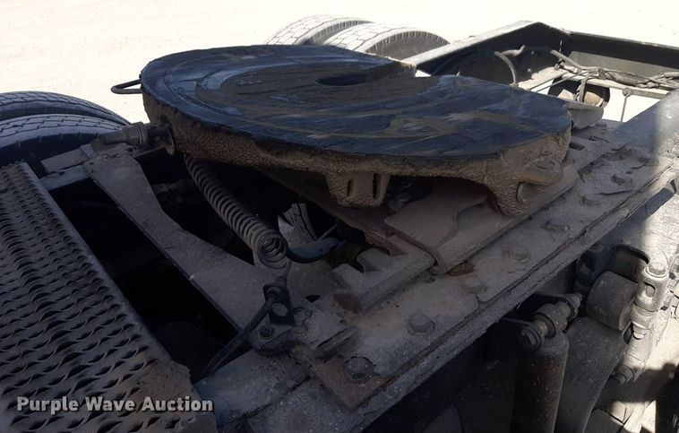 image for item DP2681 2013 Peterbilt 587 semi truck