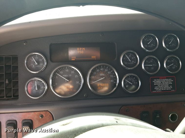 image for item DP2681 2013 Peterbilt 587 semi truck