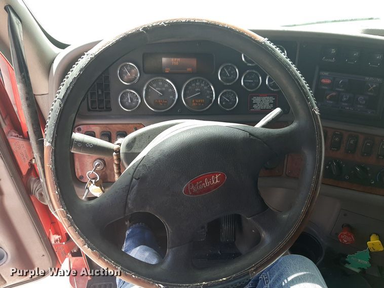 image for item DP2681 2013 Peterbilt 587 semi truck