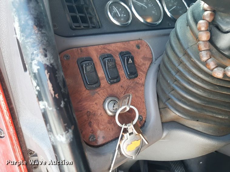 image for item DP2681 2013 Peterbilt 587 semi truck