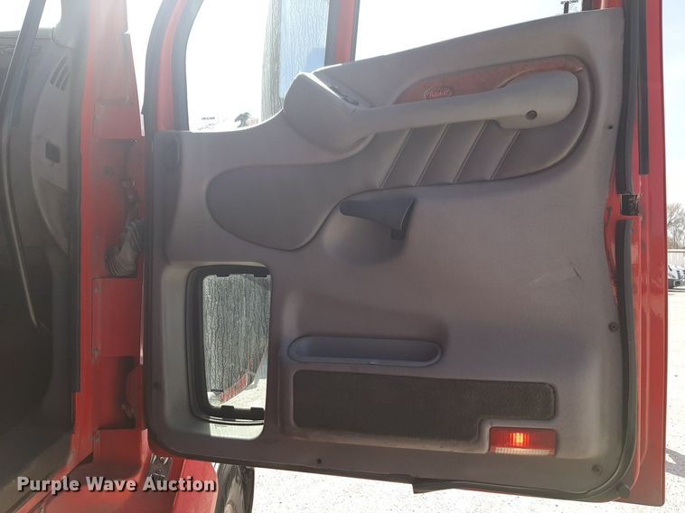 image for item DP2681 2013 Peterbilt 587 semi truck