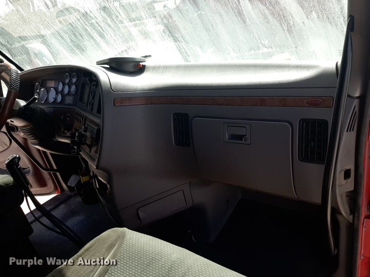 image for item DP2681 2013 Peterbilt 587 semi truck