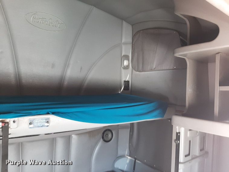 image for item DP2681 2013 Peterbilt 587 semi truck