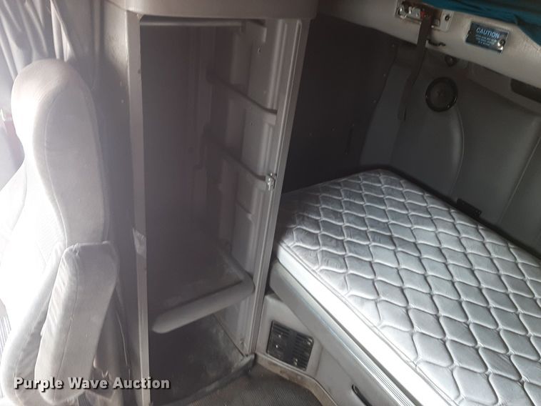 image for item DP2681 2013 Peterbilt 587 semi truck