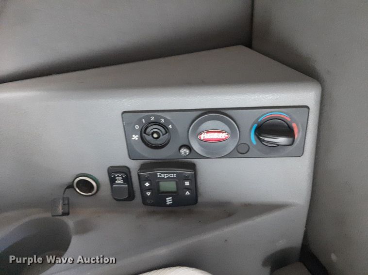 image for item DP2681 2013 Peterbilt 587 semi truck