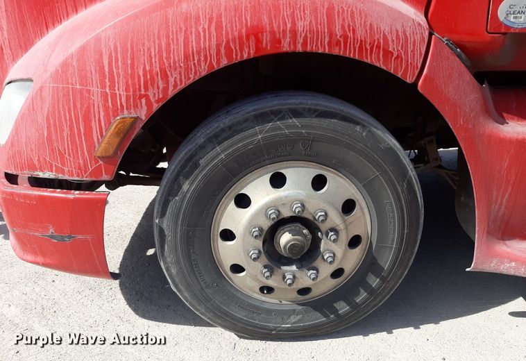 image for item DP2681 2013 Peterbilt 587 semi truck