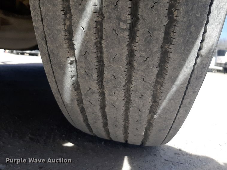 image for item DP2681 2013 Peterbilt 587 semi truck