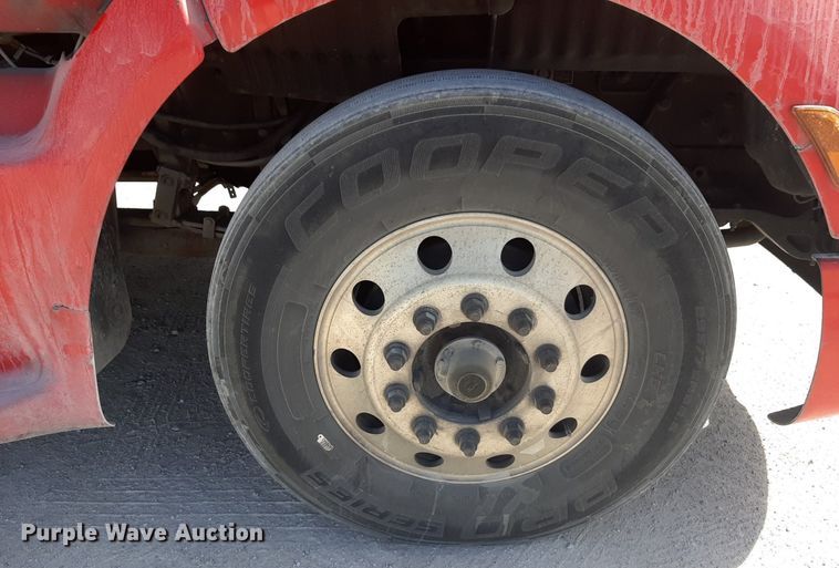 image for item DP2681 2013 Peterbilt 587 semi truck