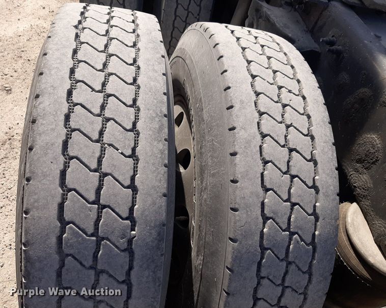 image for item DP2681 2013 Peterbilt 587 semi truck