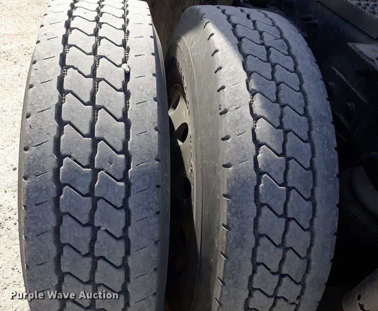 image for item DP2681 2013 Peterbilt 587 semi truck