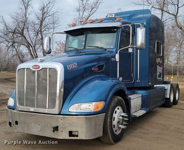 image for item DP3420 2011 Peterbilt  386 semi truck