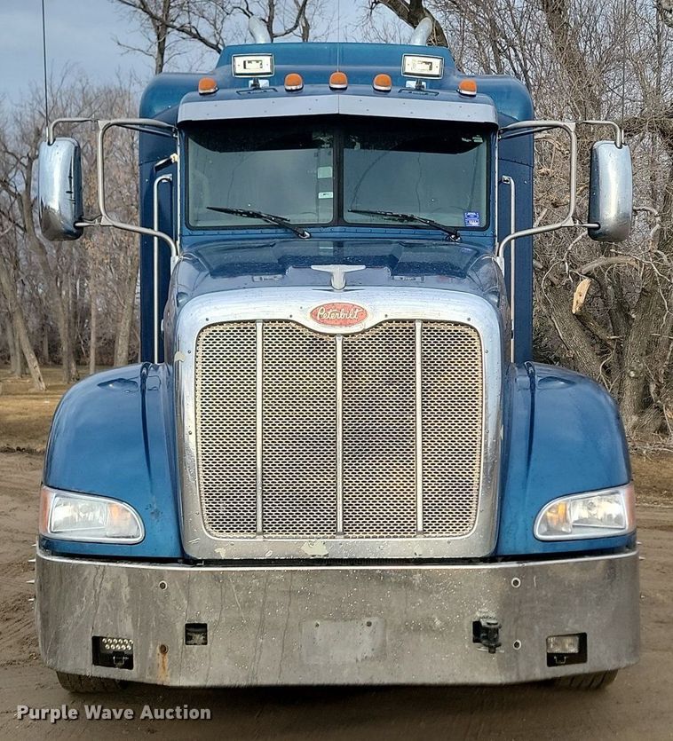 image for item DP3420 2011 Peterbilt  386 semi truck