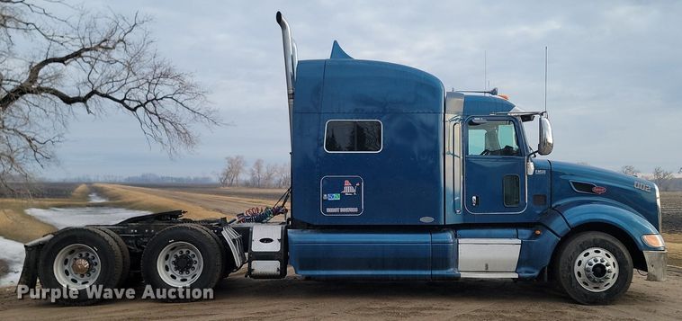 image for item DP3420 2011 Peterbilt  386 semi truck