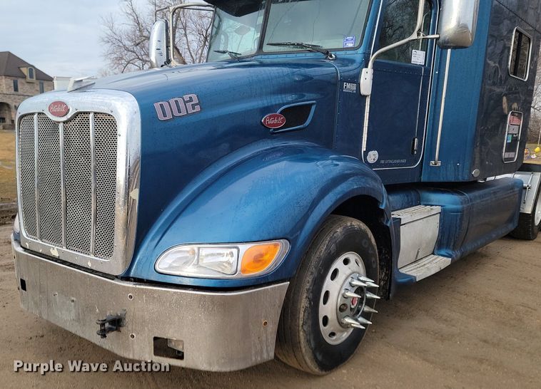 image for item DP3420 2011 Peterbilt  386 semi truck