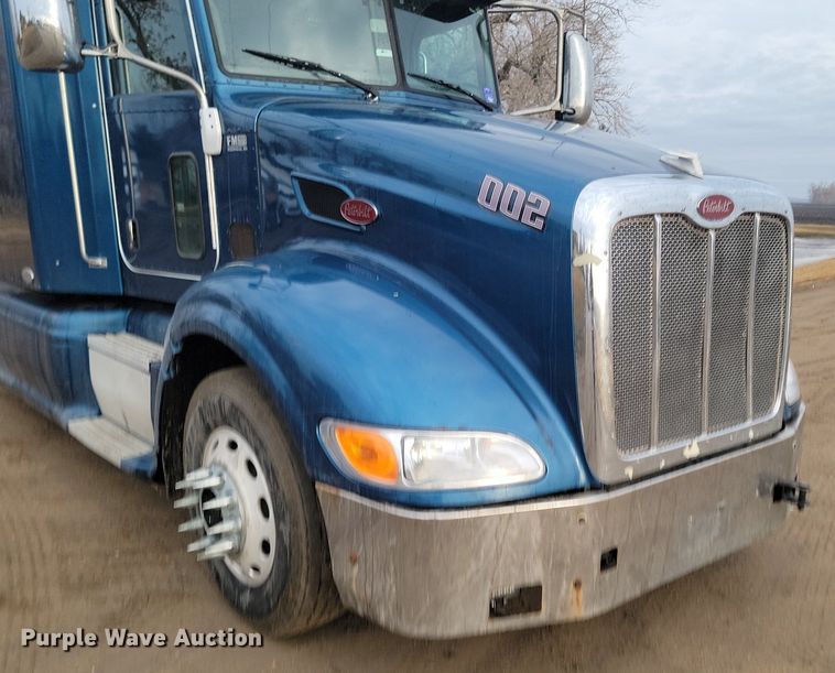 image for item DP3420 2011 Peterbilt  386 semi truck