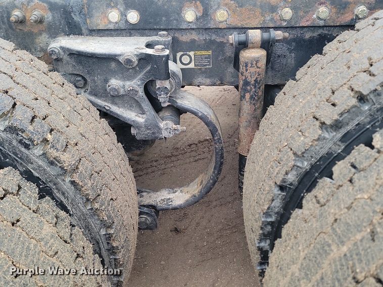 image for item DP3420 2011 Peterbilt  386 semi truck