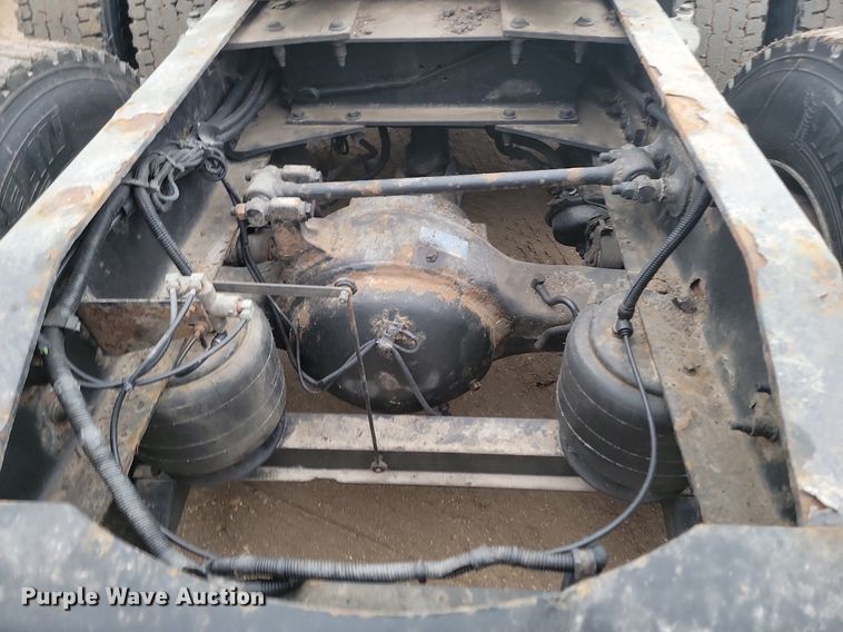 image for item DP3420 2011 Peterbilt  386 semi truck