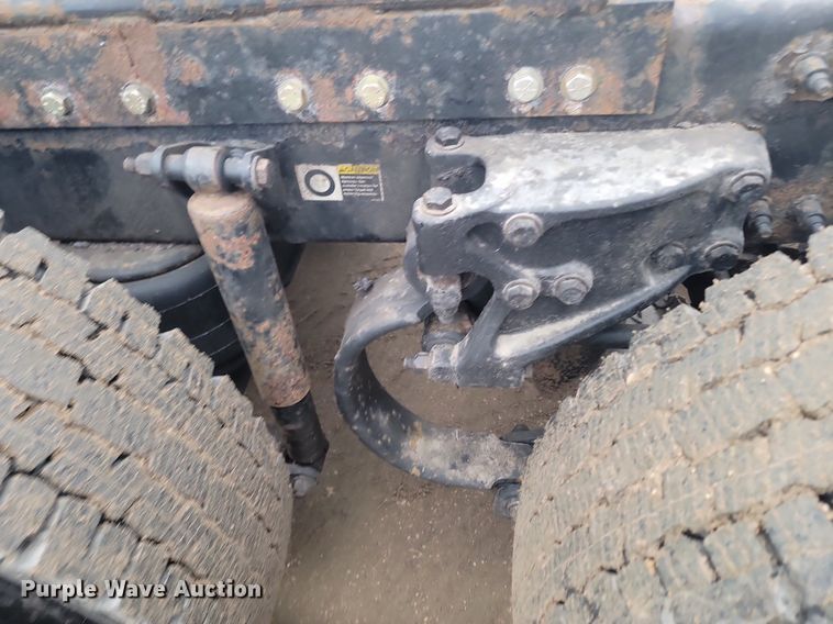 image for item DP3420 2011 Peterbilt  386 semi truck