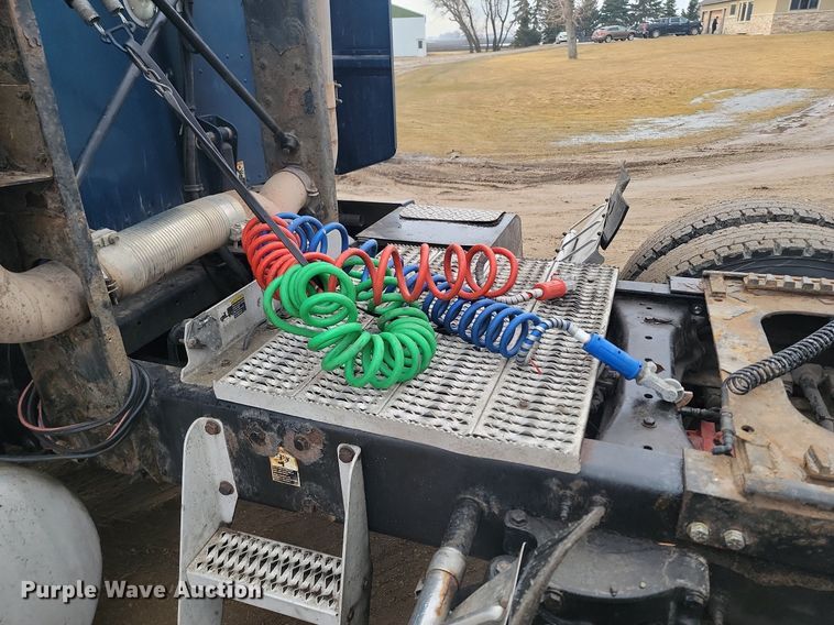 image for item DP3420 2011 Peterbilt  386 semi truck