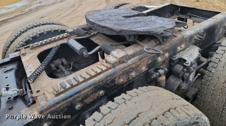 image for item DP3420 2011 Peterbilt  386 semi truck