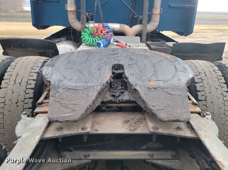 image for item DP3420 2011 Peterbilt  386 semi truck