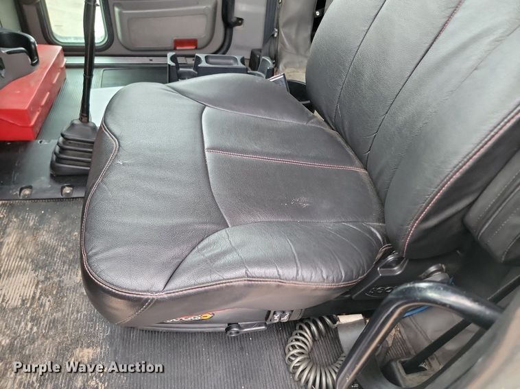 image for item DP3420 2011 Peterbilt  386 semi truck