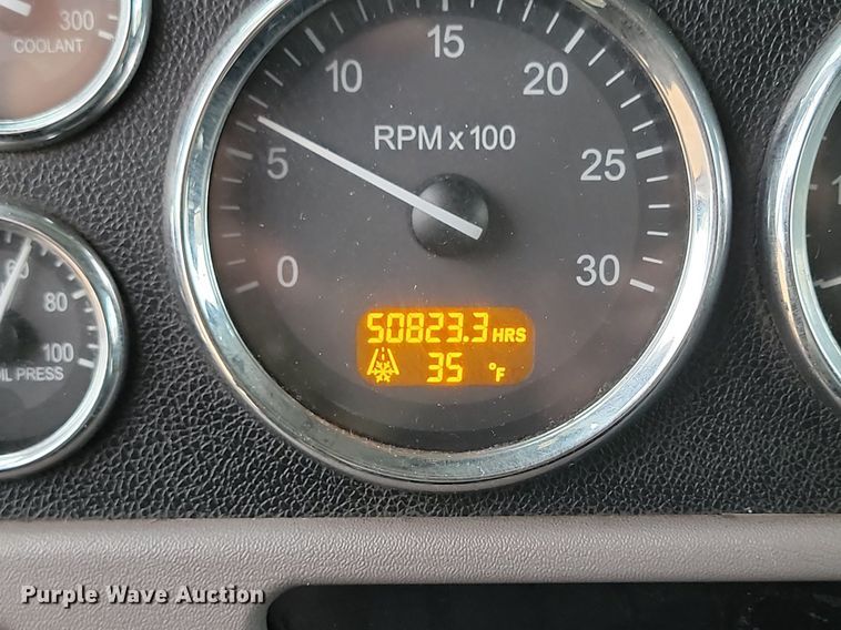 image for item DP3420 2011 Peterbilt  386 semi truck