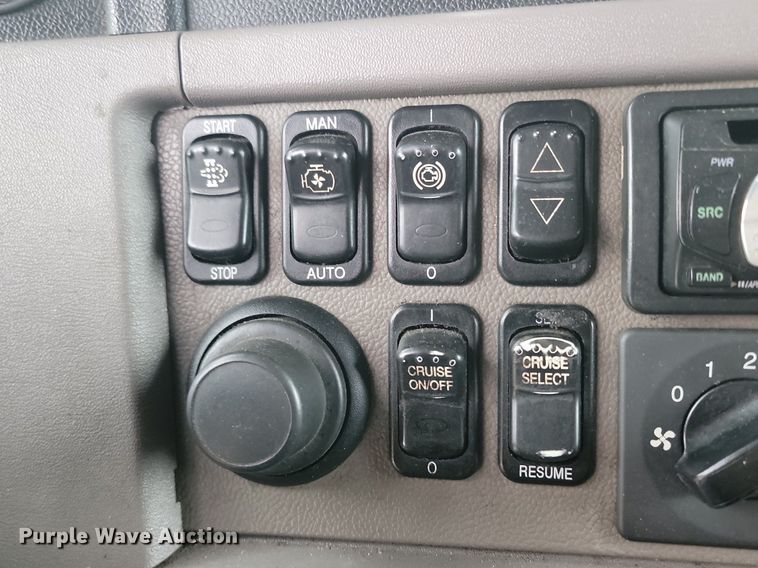 image for item DP3420 2011 Peterbilt  386 semi truck