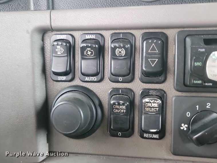 image for item DP3420 2011 Peterbilt  386 semi truck