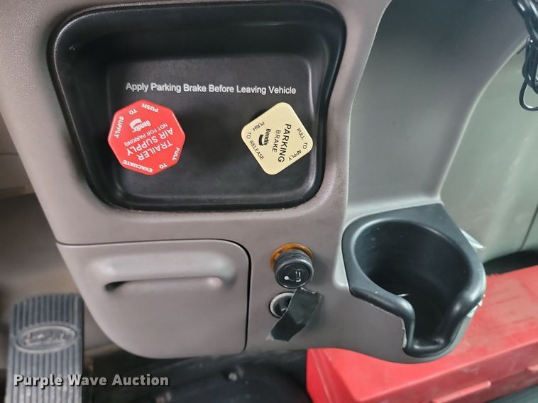 image for item DP3420 2011 Peterbilt  386 semi truck