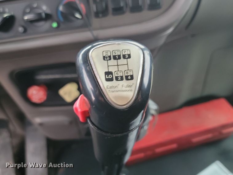 image for item DP3420 2011 Peterbilt  386 semi truck