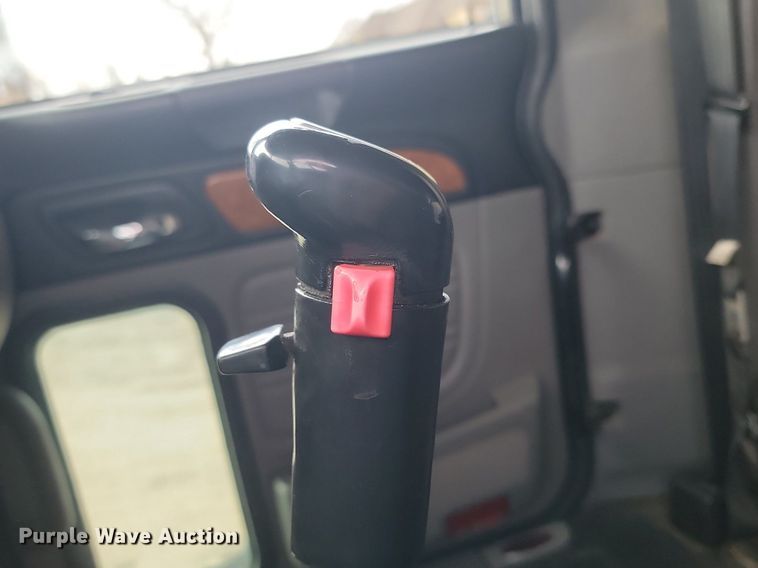 image for item DP3420 2011 Peterbilt  386 semi truck