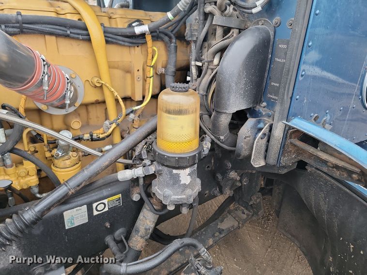 image for item DP3420 2011 Peterbilt  386 semi truck