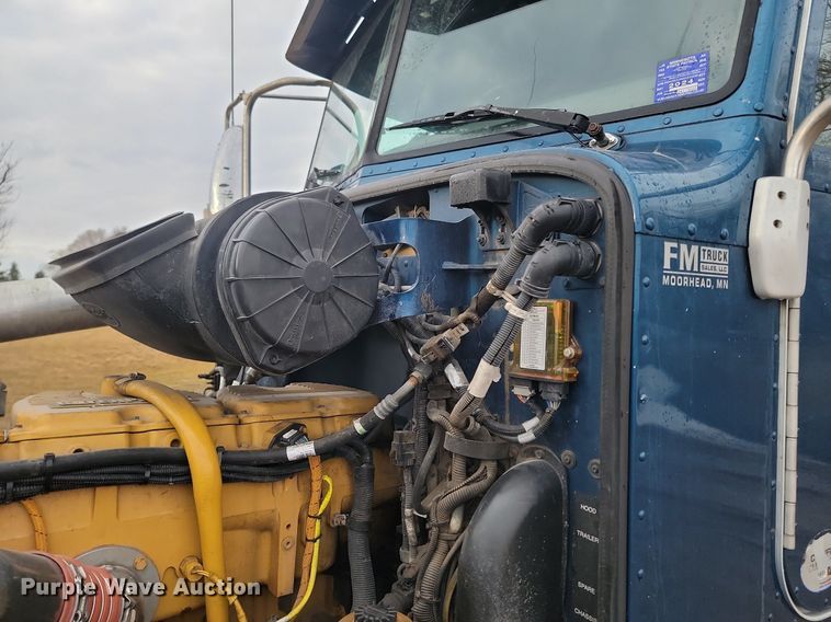 image for item DP3420 2011 Peterbilt  386 semi truck
