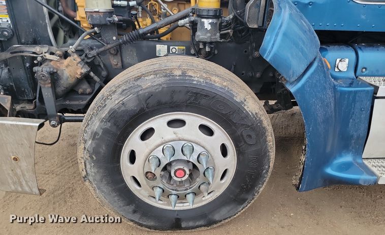 image for item DP3420 2011 Peterbilt  386 semi truck