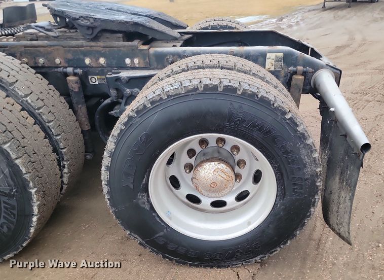 image for item DP3420 2011 Peterbilt  386 semi truck