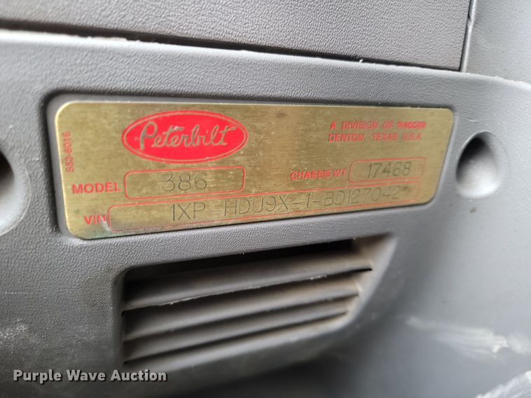 image for item DP3420 2011 Peterbilt  386 semi truck