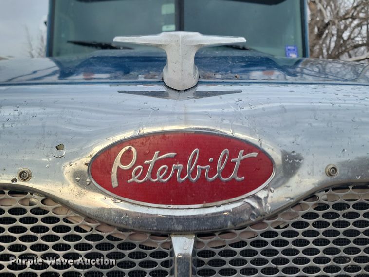 image for item DP3420 2011 Peterbilt  386 semi truck